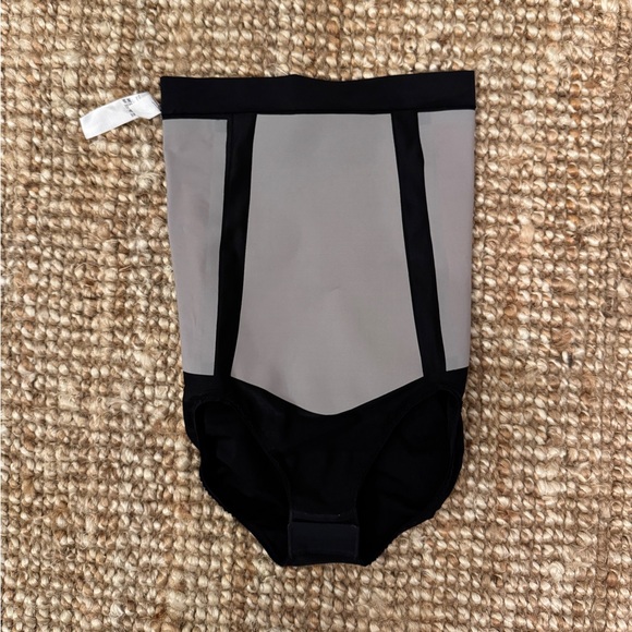 SPANX shapewear - Picture 4 of 6